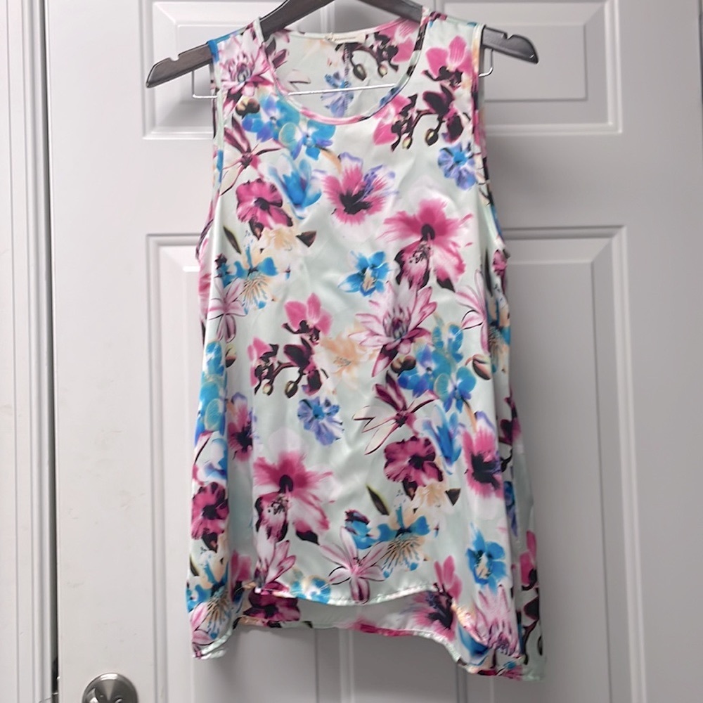 Adrienne Women’s dress tank size M.